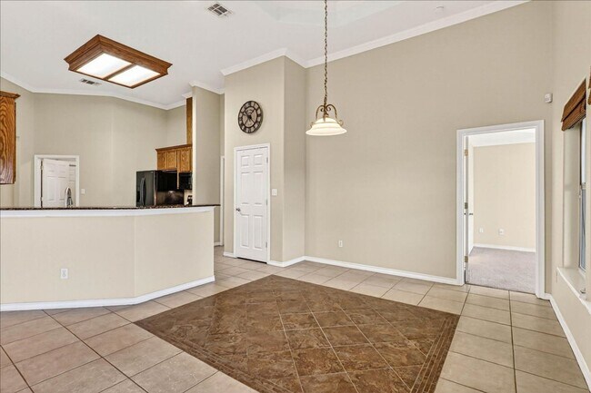 Building Photo - 6325 Oso Pkwy