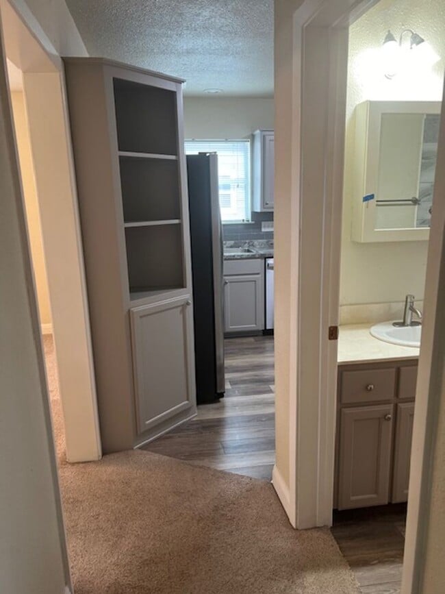 Building Photo - 2 Bedroom 1 Bathroom Old Town Home