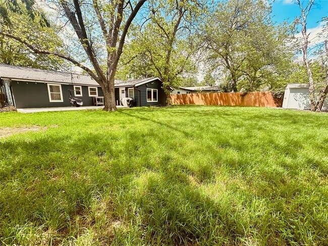 Building Photo - 4803 Everglade Dr