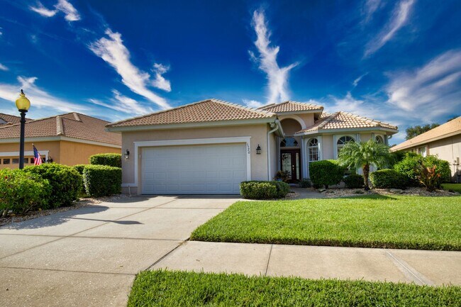 Building Photo - Seasonal Short-Term Single Family Pool Home in Pelican Pointe Golf & Country Club!