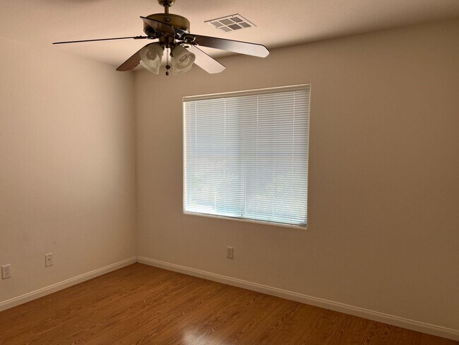 Building Photo - Summerlin North