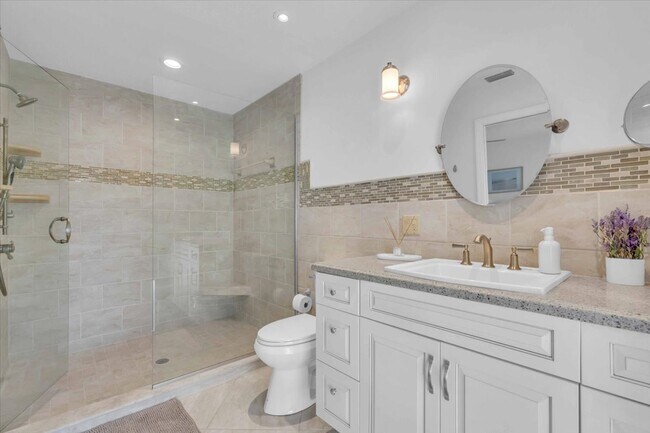 Building Photo - 5BR New Pool 10 min from Beach Fully Furnished