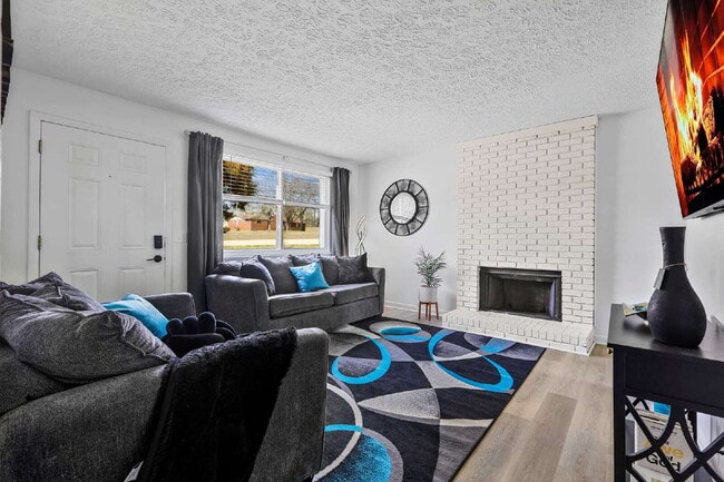 Building Photo - Fully furnished, 2BR Duplex near major healthcare employment centers, colleges, universities, and...