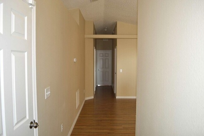 Building Photo - 1828 Lacy Ln