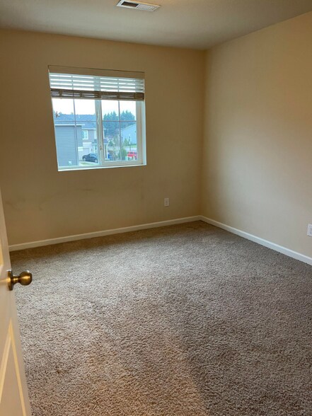 Building Photo - 11317 NE 116th Ct