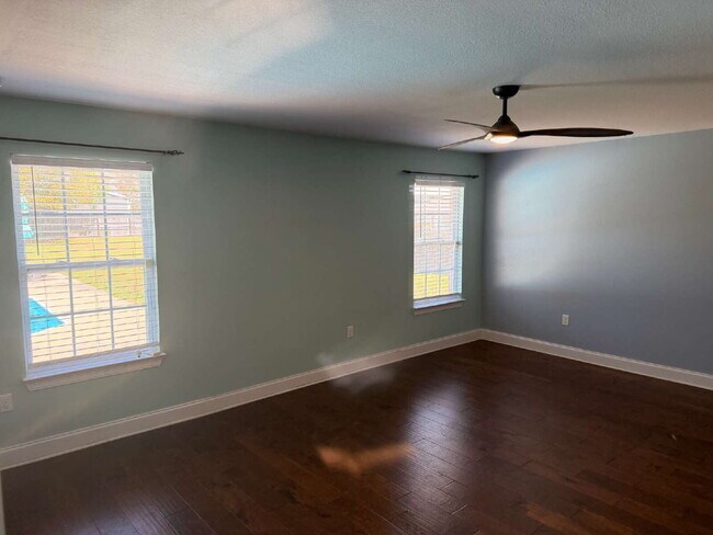 Building Photo - "Spacious 4-Bedroom Pool Home in Crestview!"