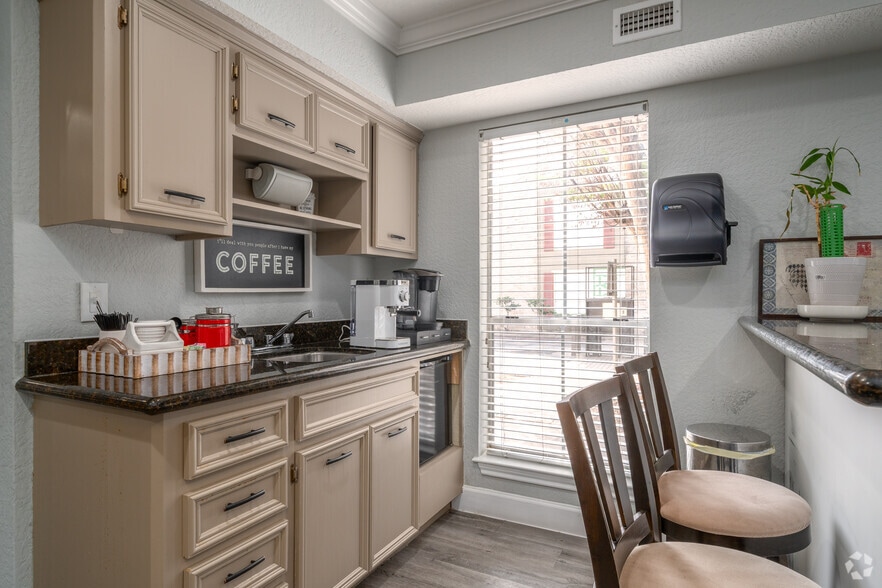 Coffee Bar - Woodlake Townhomes & Apartments