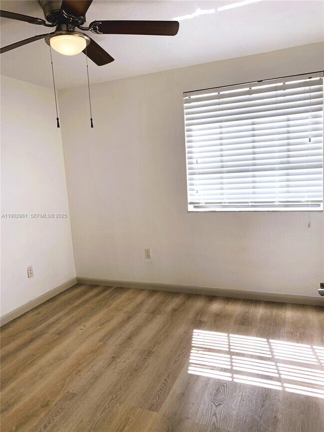 Building Photo - 1051 Jefferson Dr