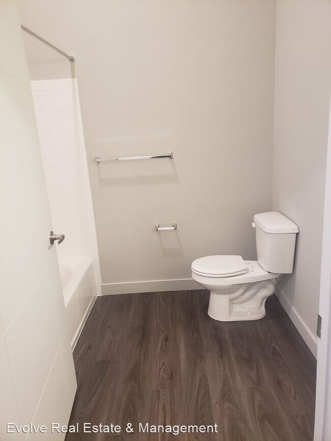 Building Photo - 2 br, 1 bath House - 1141 E 1320 S Bld D 304