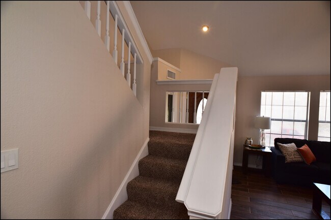 Building Photo - 7229 Canyon Run Dr