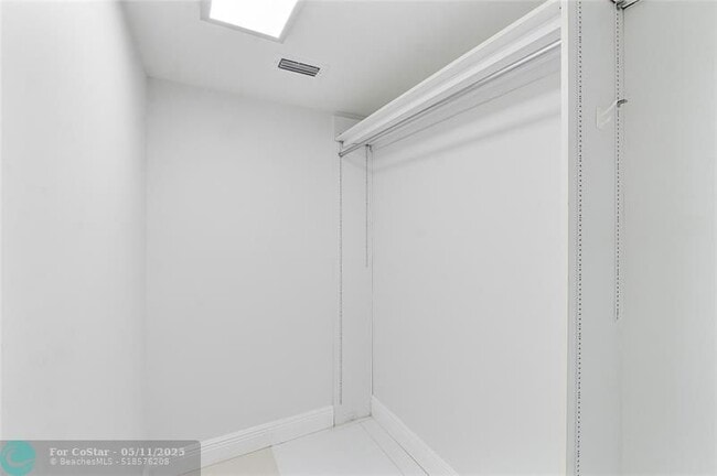Building Photo - 7579 Imperial Dr