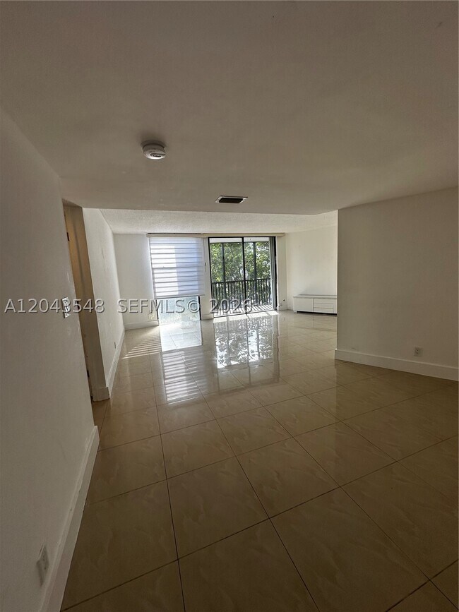 Building Photo - 3475 N Country Club Dr