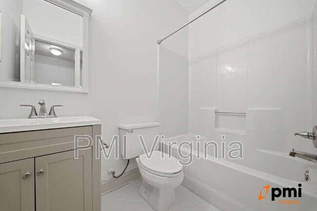 Building Photo - 3209 Jade Ct