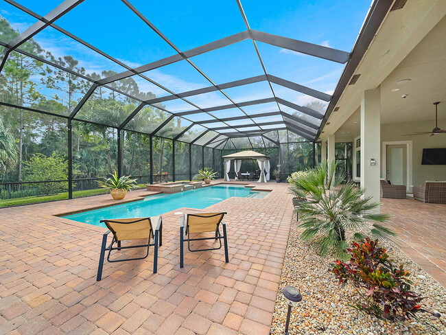 Building Photo - 5632 SW Pomegranate Way