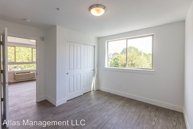 Building Photo - 4975 NE 14th Pl