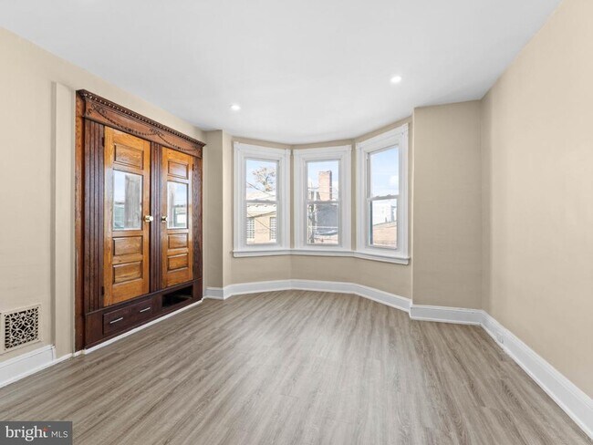 Building Photo - 1688 Fillmore St