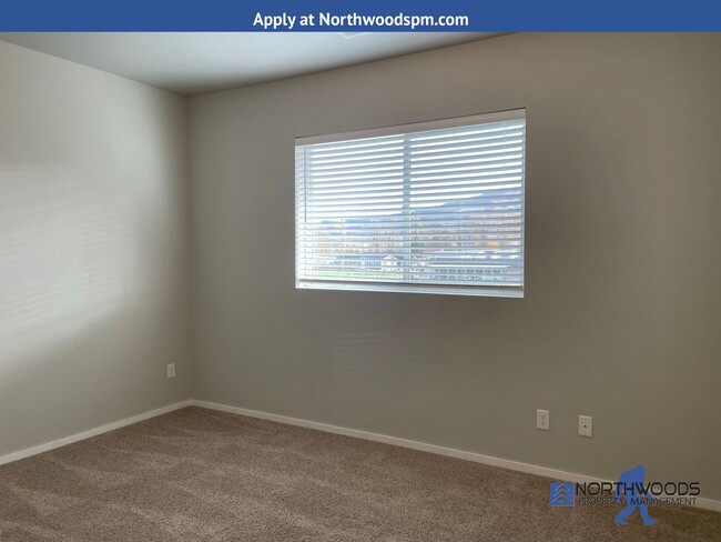 Building Photo - $500.00 Off First Months Rent Holiday Spec...