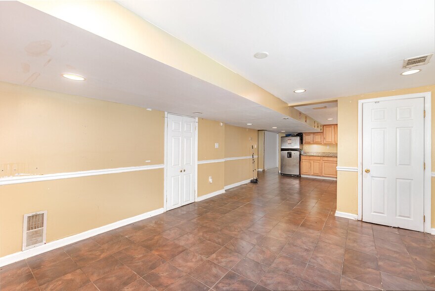 Building Photo - 4607 Parkwood Ave