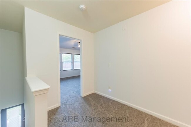 Building Photo - 4922 Sherwood Way