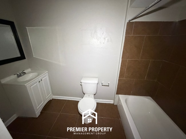 Building Photo - Spacious 3BR Memphis Home w/ Hardwood Floors, Detached Garage & Fenced Yard