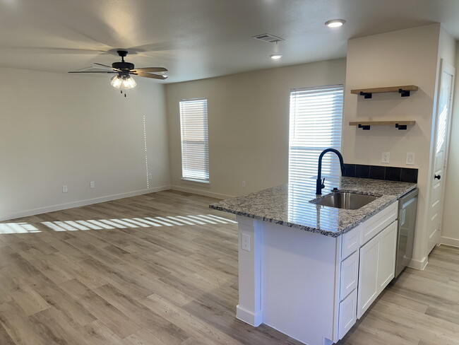 Building Photo - 517 E 23rd St