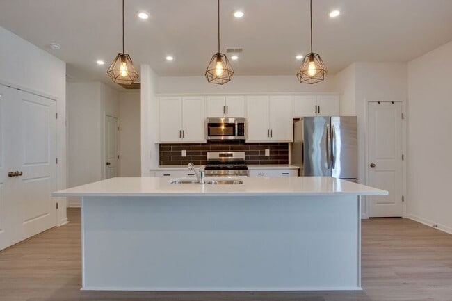 Building Photo - 1872 Holdens Hollow