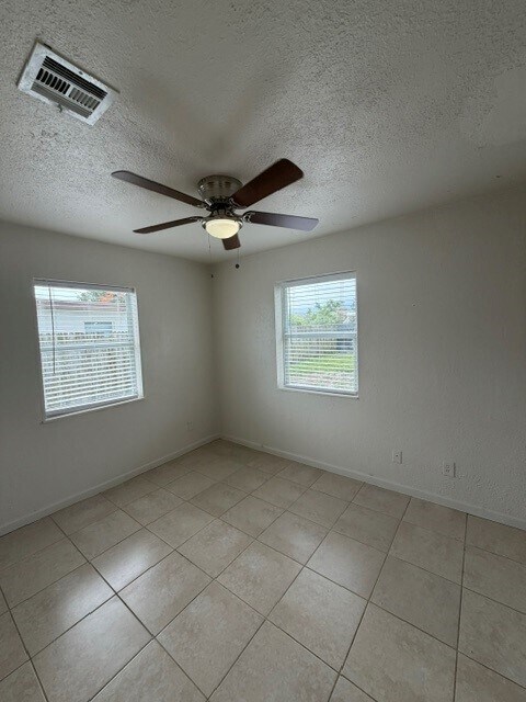 Building Photo - 2341 Wabasso Dr