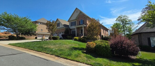 Building Photo - Beautiful Home with a full in law suite in Lewisville