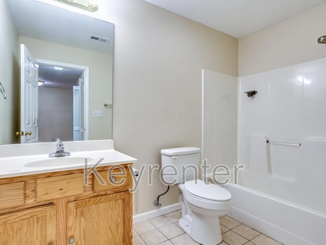 Building Photo - 947 Spring Park Rd