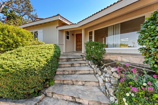 Building Photo - 17 Stallion Rd