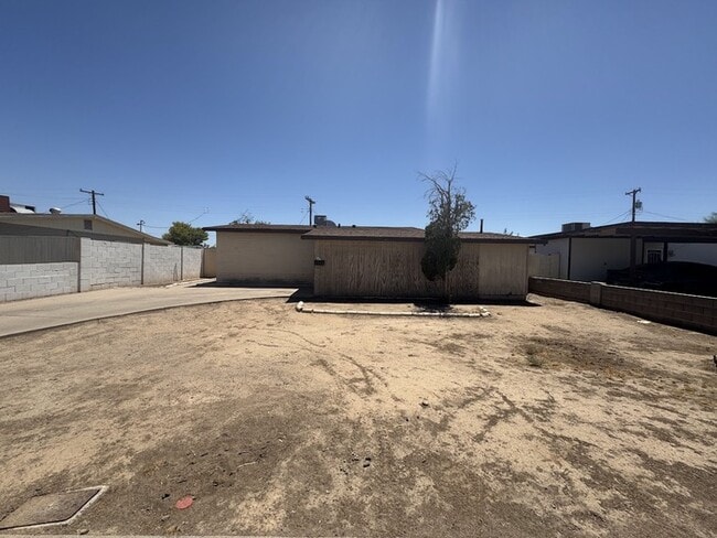 Building Photo - 7747 W Weldon Ave