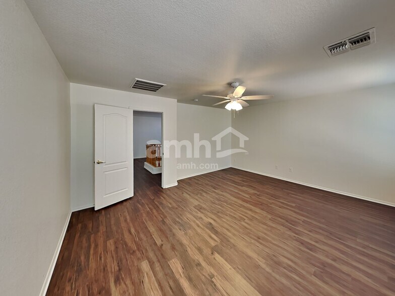 Building Photo - 780 E Cowboy Cove Trail