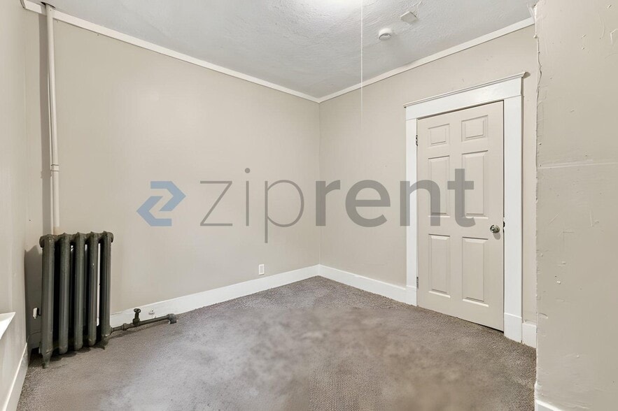 Building Photo - Unit