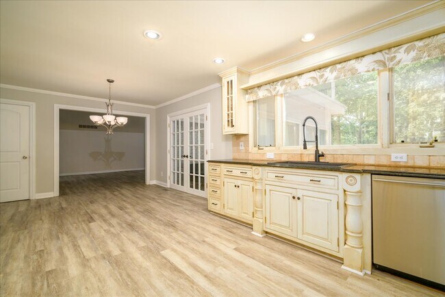 Building Photo - 38291 River Park Dr