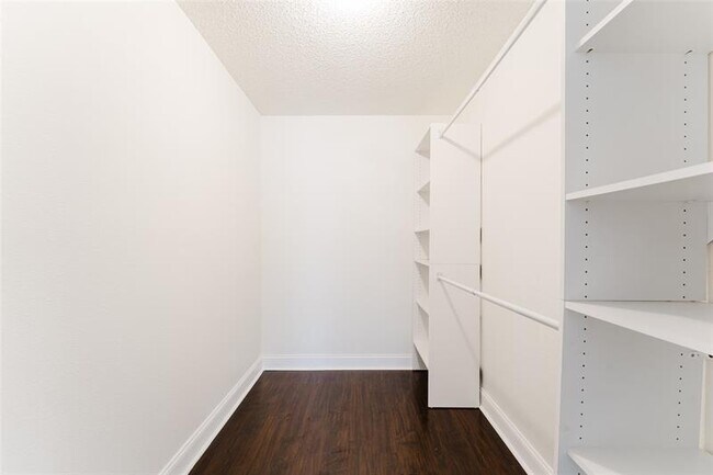 Building Photo - 10646 Lake Oak Way