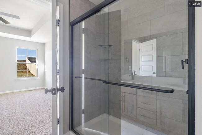 Building Photo - GORGEOUS 4 BED 2 BATH