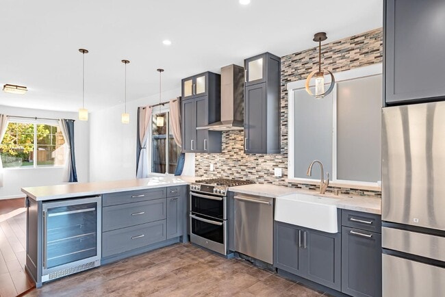 Building Photo - 533 Channel Ct