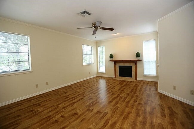 Building Photo - 2602 W Holcombe Blvd