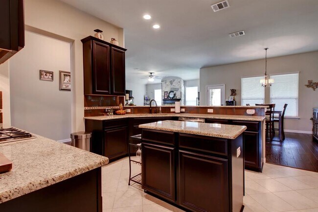 Building Photo - 323 Chisholm Trail