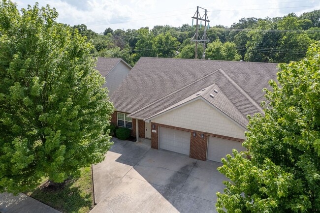 Building Photo - 601-603 Glenstone Dr.