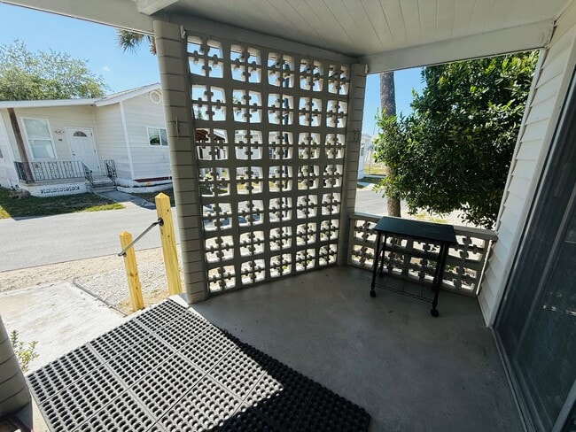 Building Photo - Beautiful fully furnished one bedroom, one bath manufactured home in a 55+ deed restricted gated ...