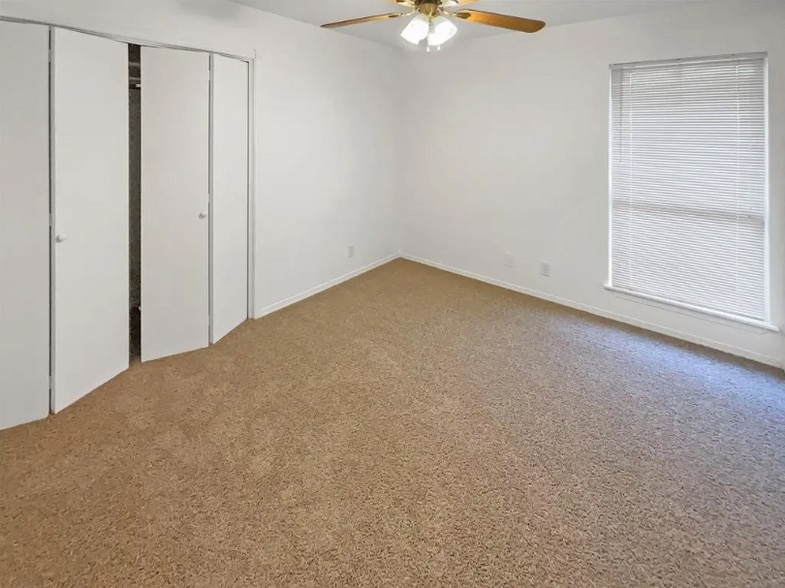 Building Photo - 11708 Hollyrock Dr