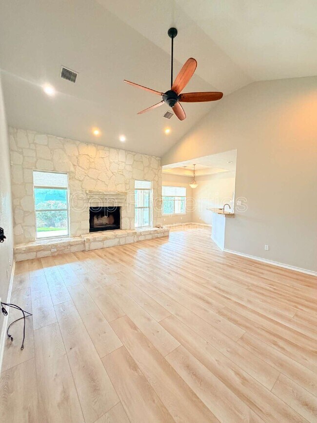Building Photo - 412 Shayla Ln