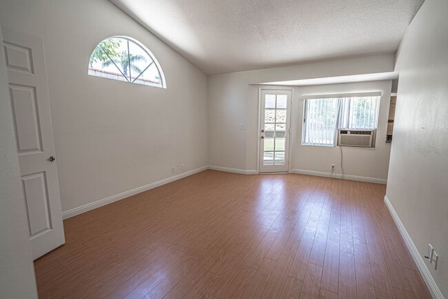 Building Photo - COMING SOON! Single Story 3 Bedroom in Mou...