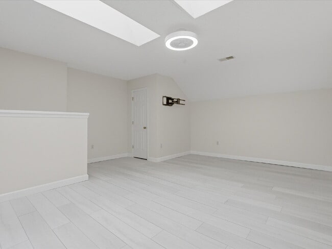 Building Photo - 9437 Fairmead Dr