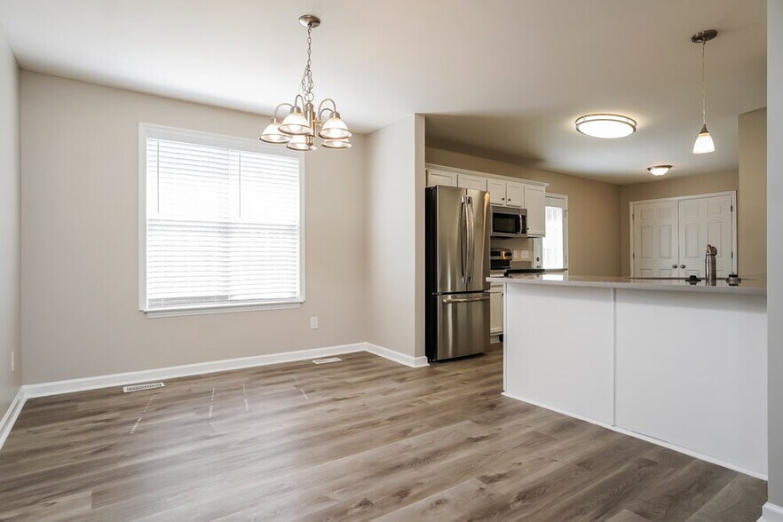 Building Photo - 2165 Southfort Dr