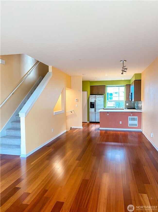 Building Photo - 2bd/1.75ba Redmond Townhome