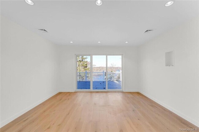 Building Photo - 225 Hilltop St