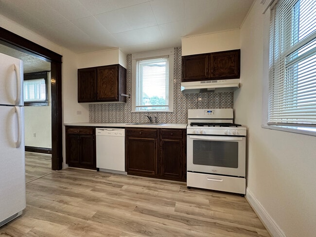 Kitchen - 748 Orchard Ave