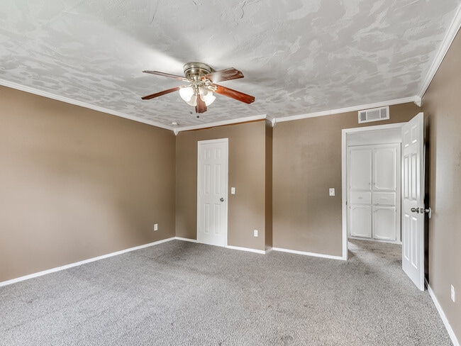 Building Photo - 7704 Brookside Dr